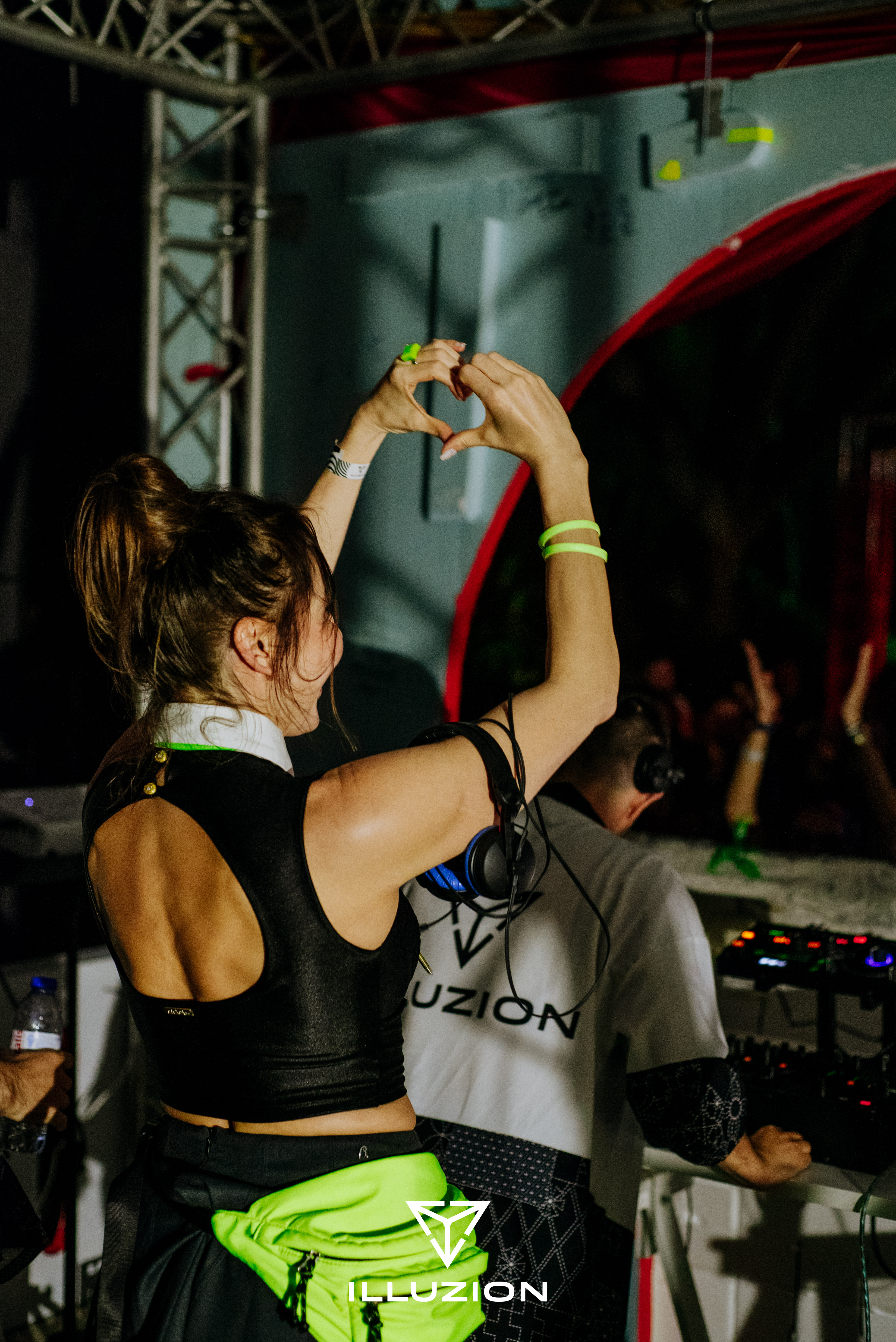 KATWERK connecting with the crowd