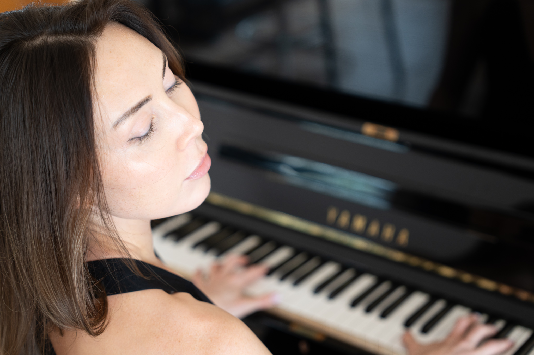 KATWERK at the piano